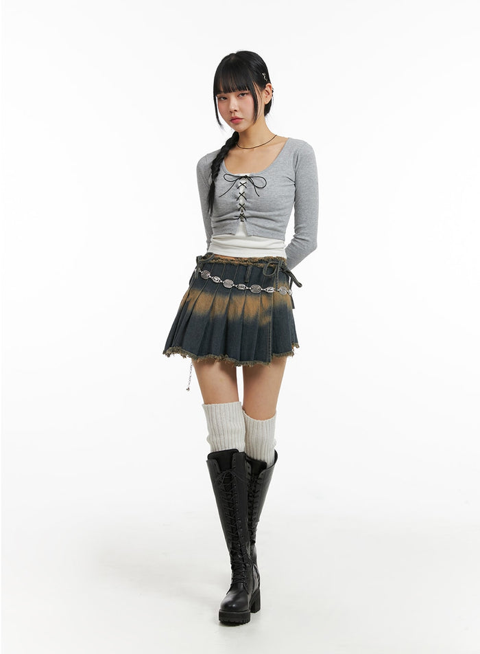 denim-washed-raw-hem-pleated-knotted-mini-skirt-cj412