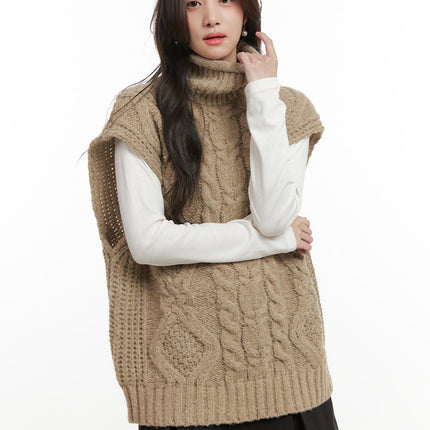 cable-knit-oversize-turtle-neck-vest-on429 / Beige