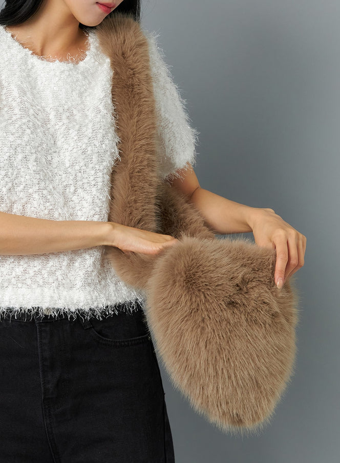 soft-faux-fur-crossbody-bag-in317 / Brown