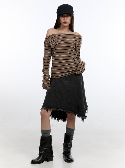 buttoned-off-shoulder-stripe-tee-cn401 / Brown