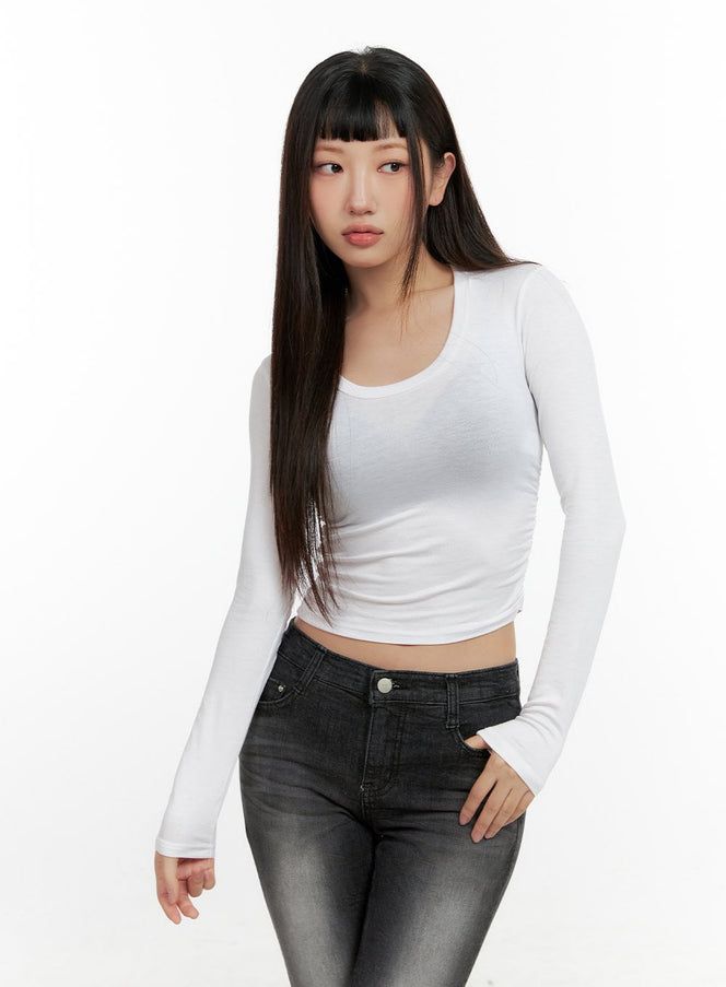 u-neck-slim-fit-long-sleeve-crop-top-cn406 / Light beige