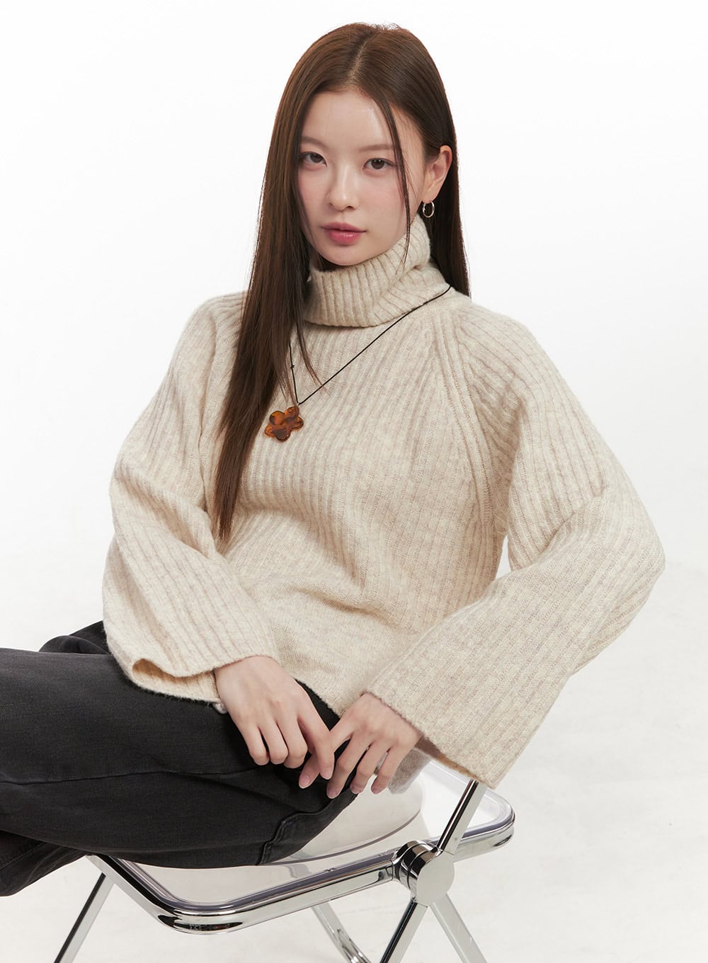 snugfit-turtle-neck-sweater-od418 / Light beige