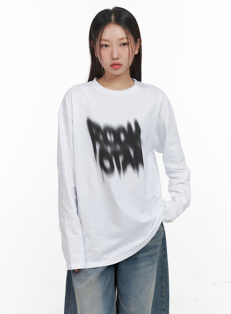 oversized-graphic-print-long-sleeve-tee-cd411 / White