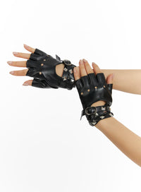 half-finger-stud-gloves-im405