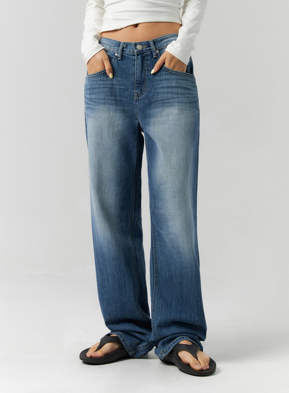 mid-wash-wide-leg-jeans-cs311