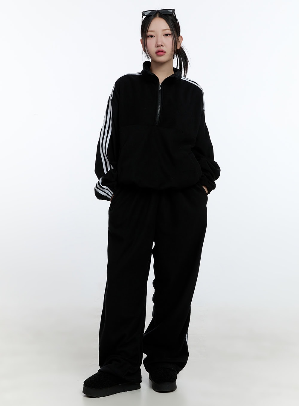 striped-wide-fit-sweatpants-cd423