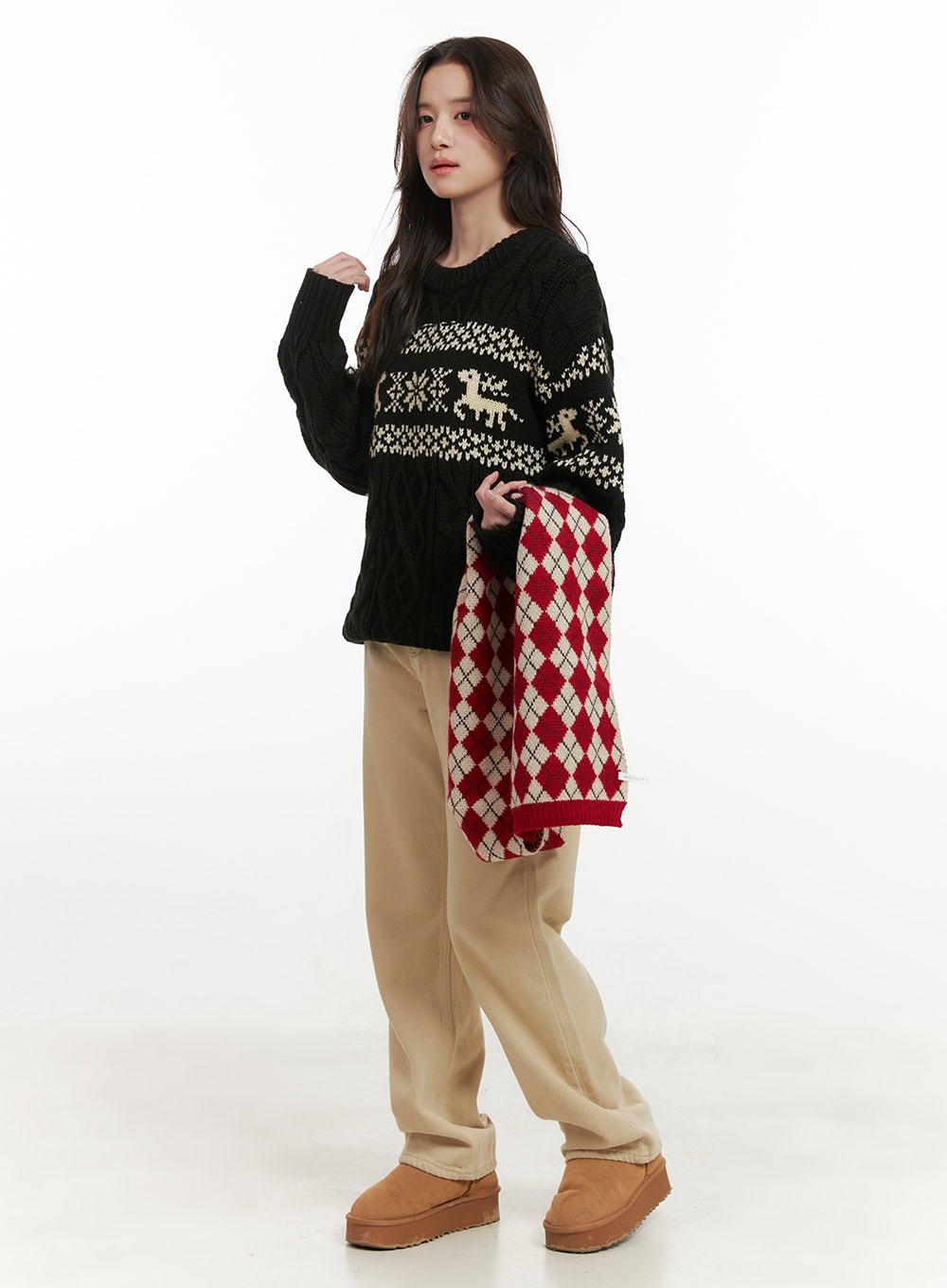 cozy-nordic-round-neck-sweater-on429