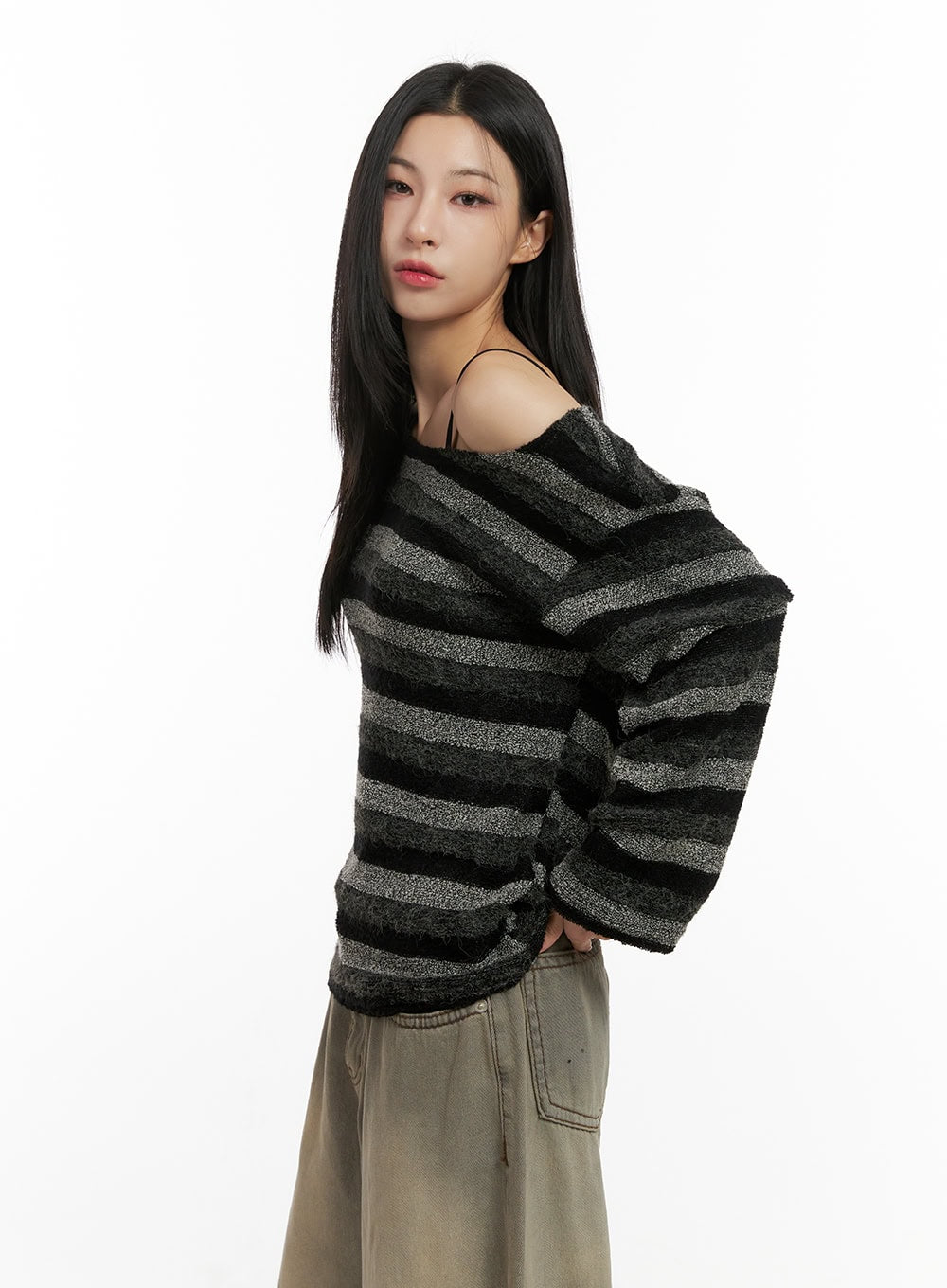 loose-fit-striped-knit-sweater-cn416