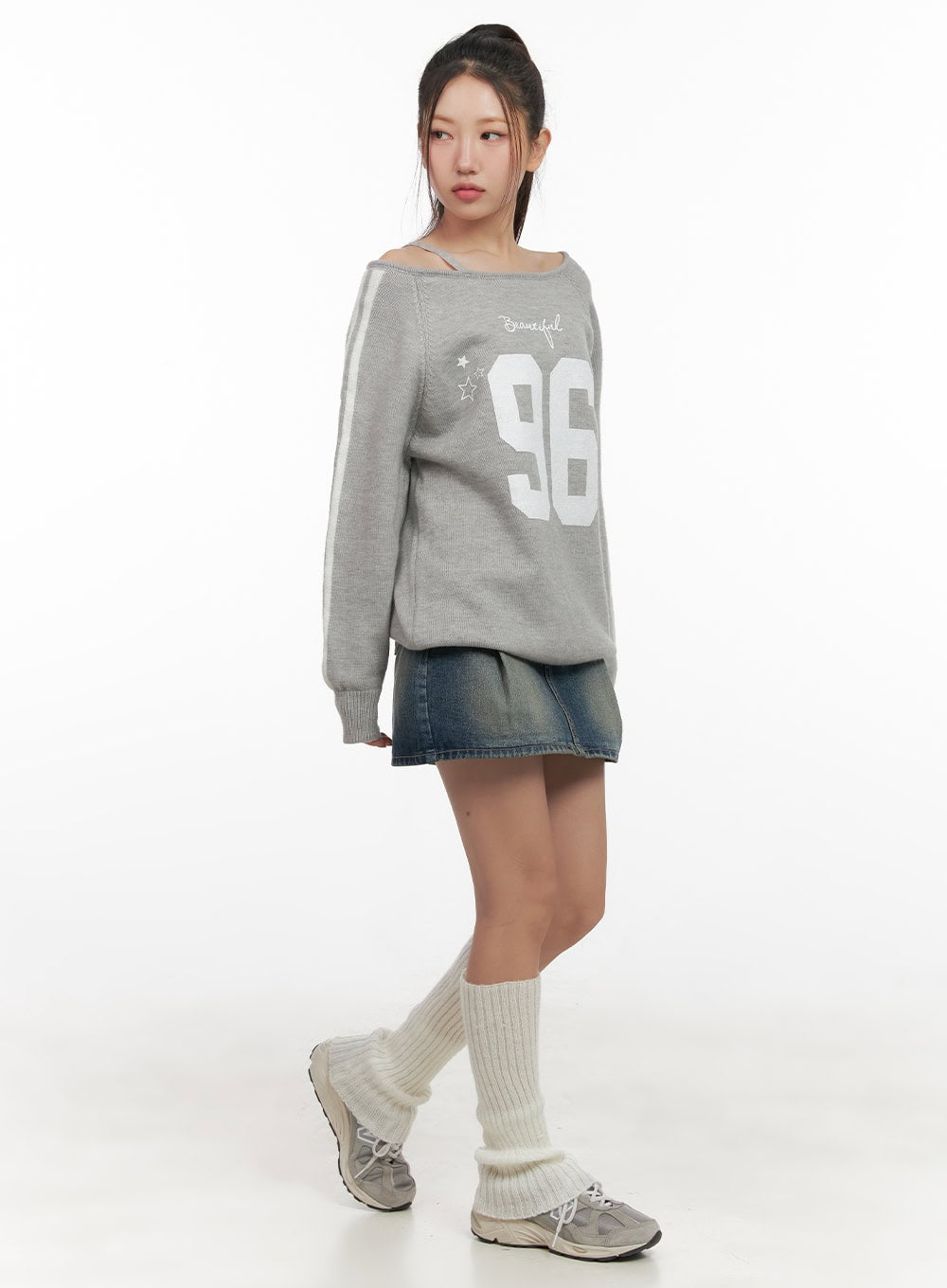 graphic-off-shoulder-crew-neck-cd416