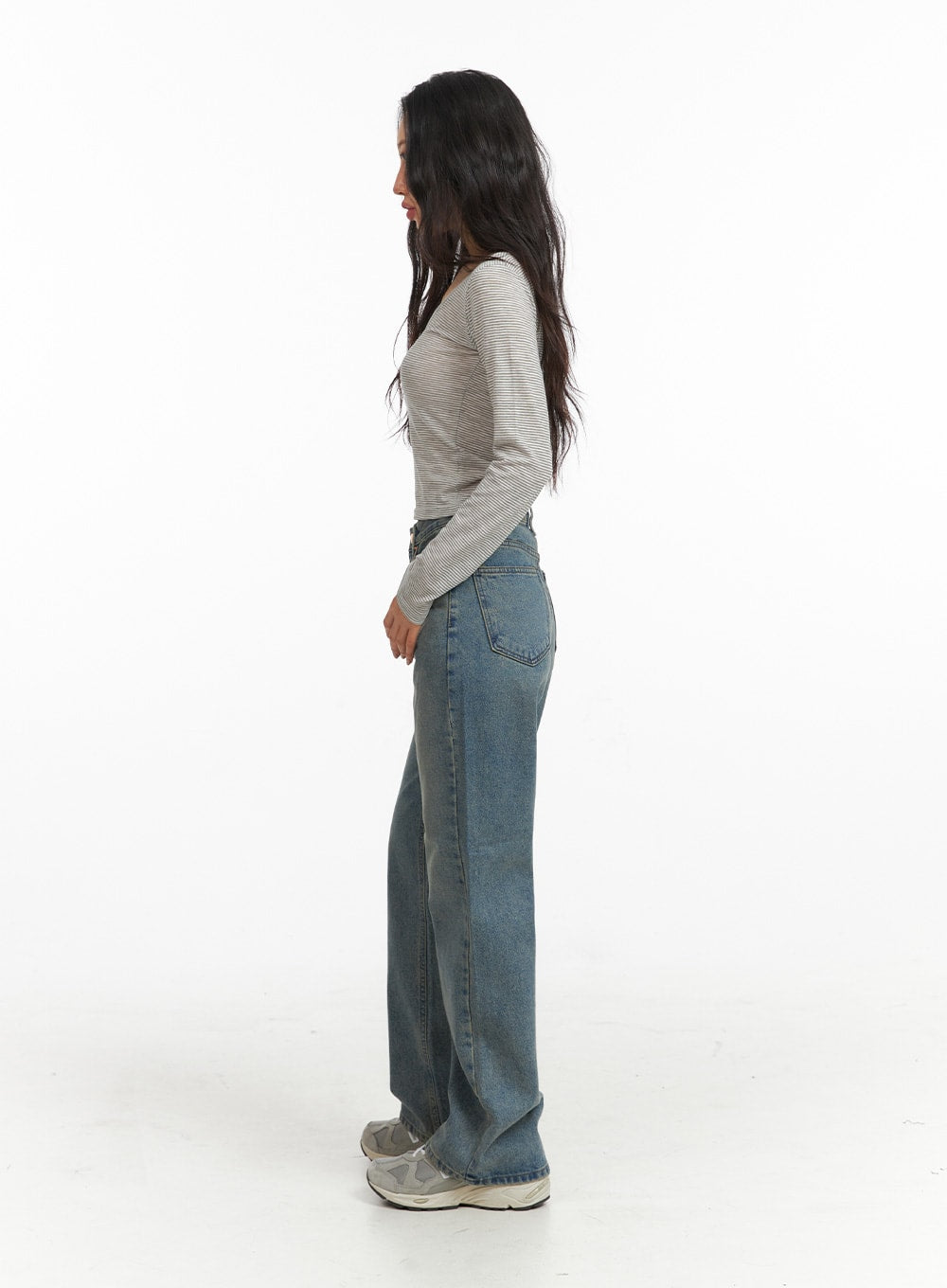 solid-straight-leg-jeans-cf407