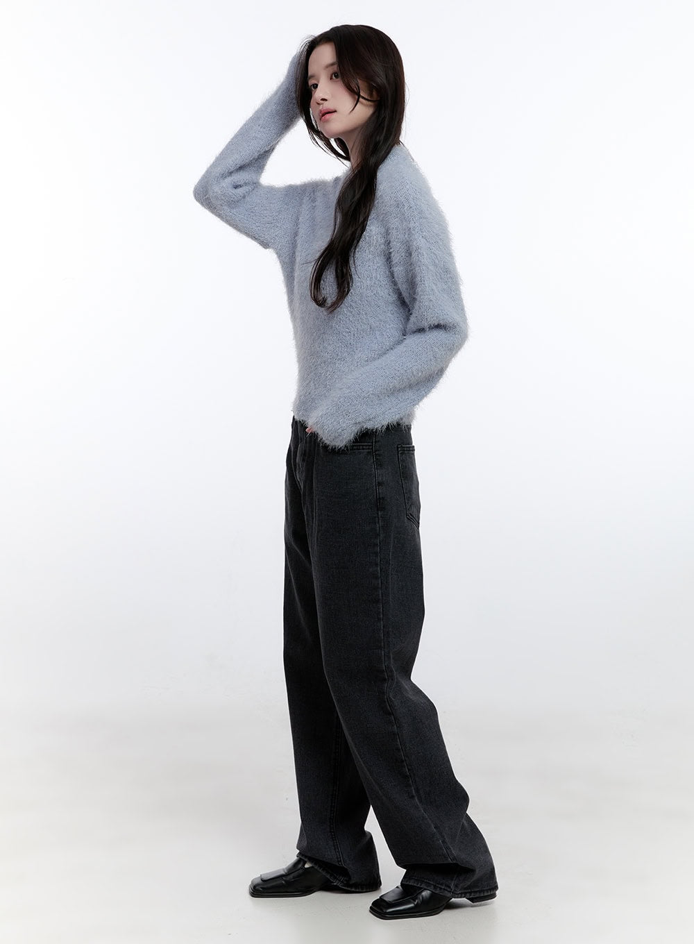 chic-cut-out-sweater-on418