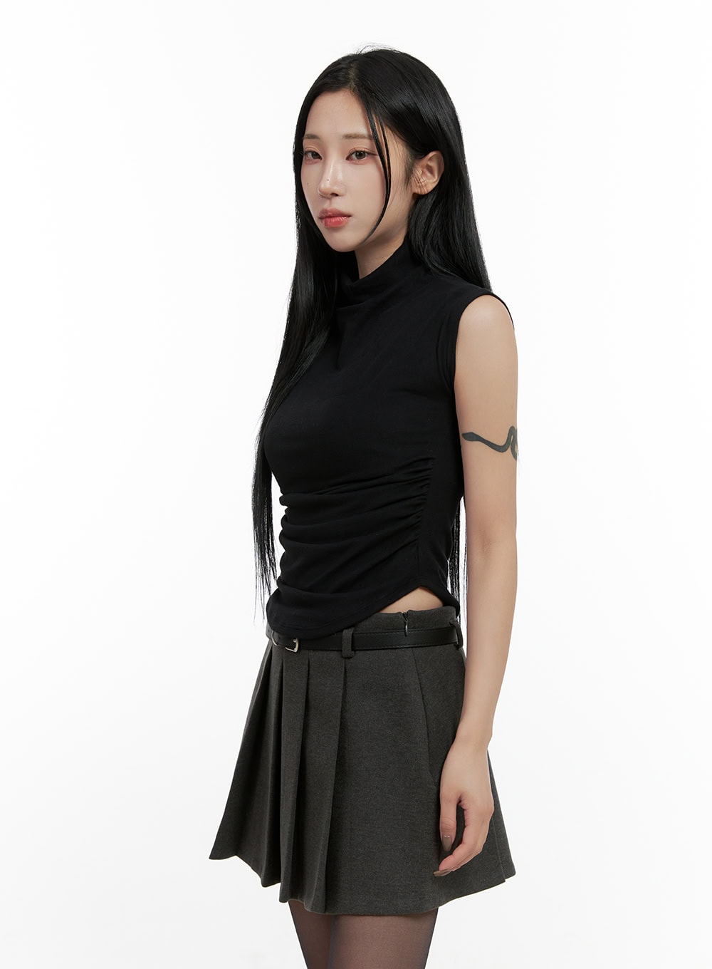 shirred-turtleneck-sleeveless-top-cn407