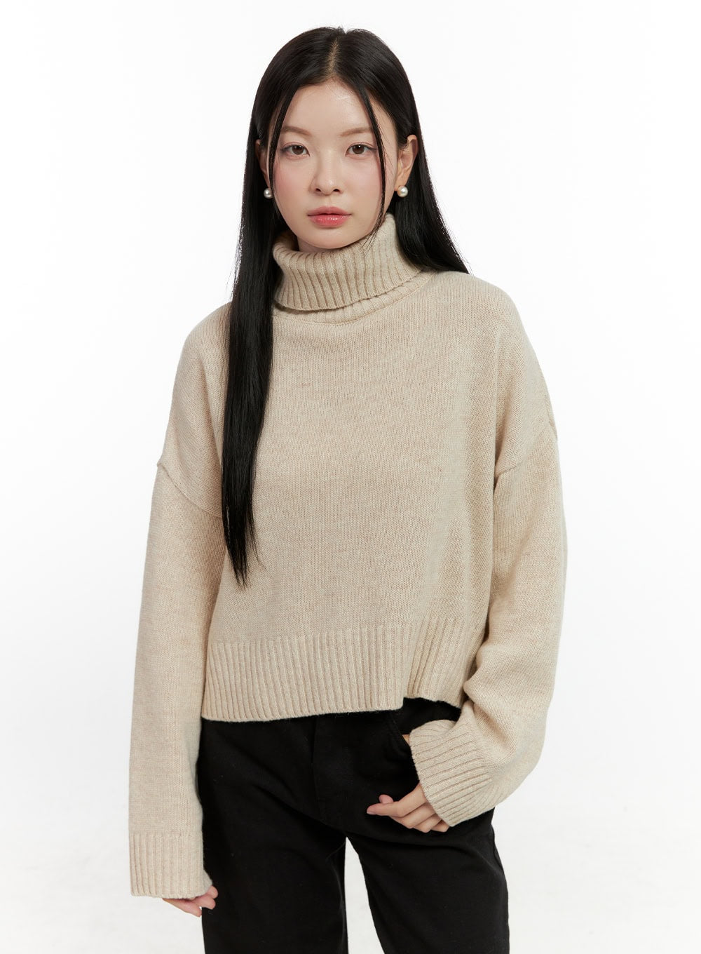 warm-turtleneck-sweater-on408