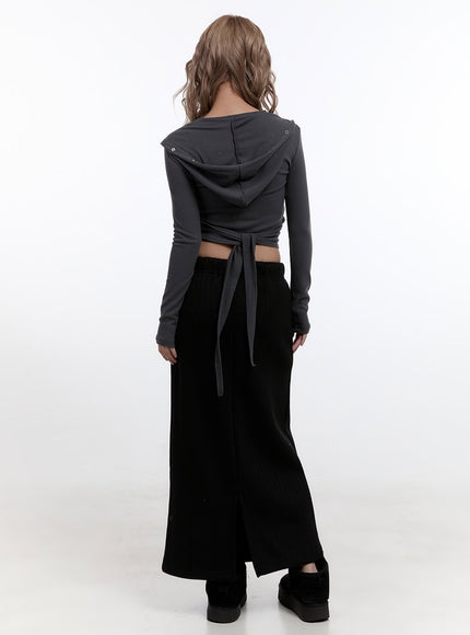 slim-fit-buttoned-hooded-crop-top-cn422