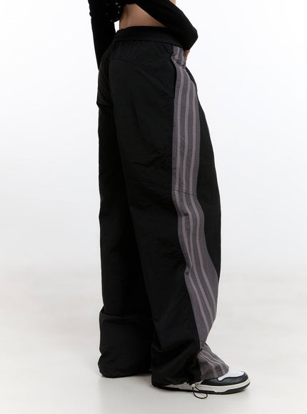 striped-loose-fit-trackpants-cn421