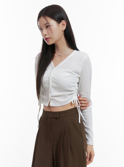 v-neck-buttoned-shirred-crop-top-oo416