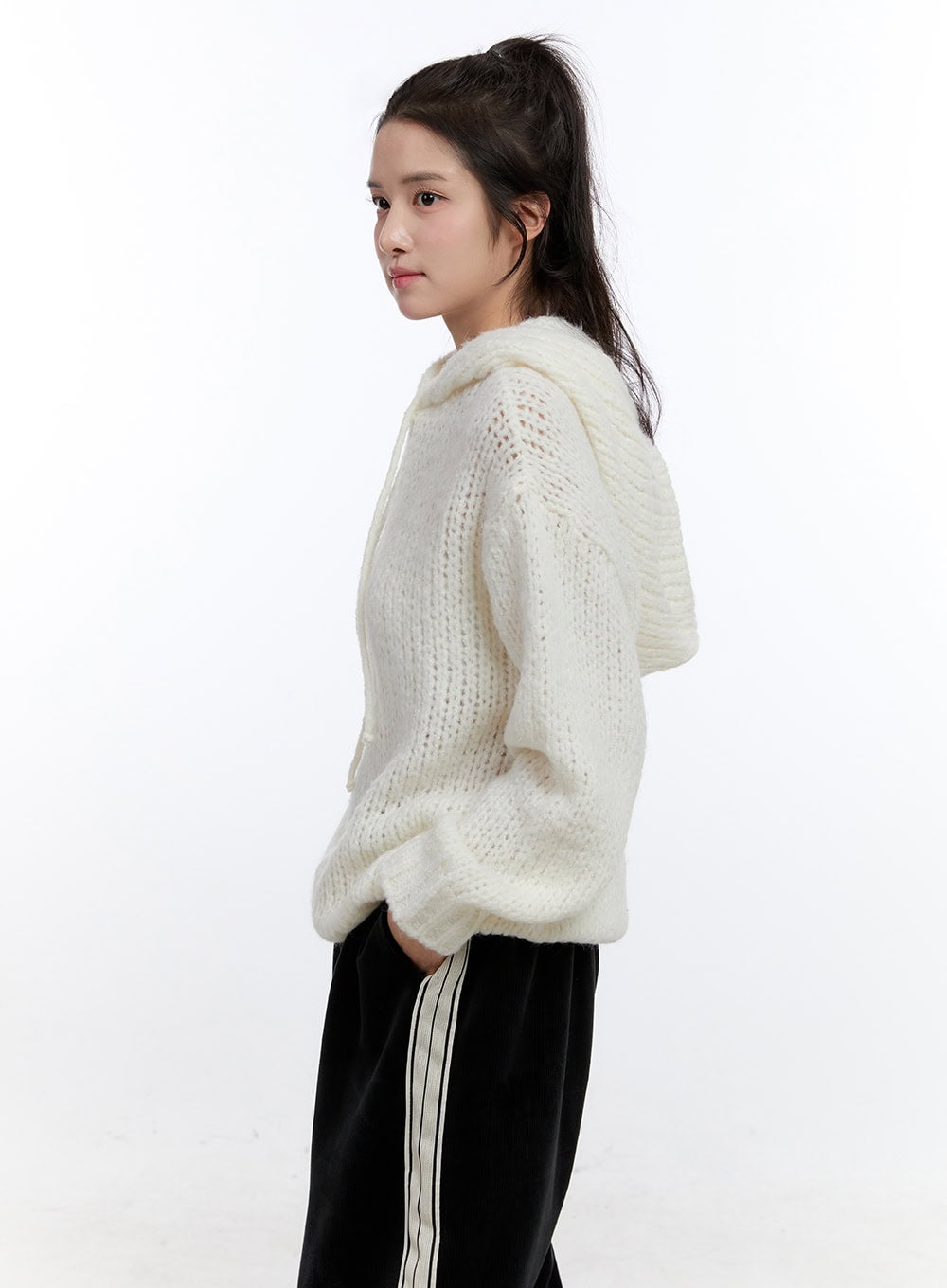 loose-knit-oversized-hoodie-on418