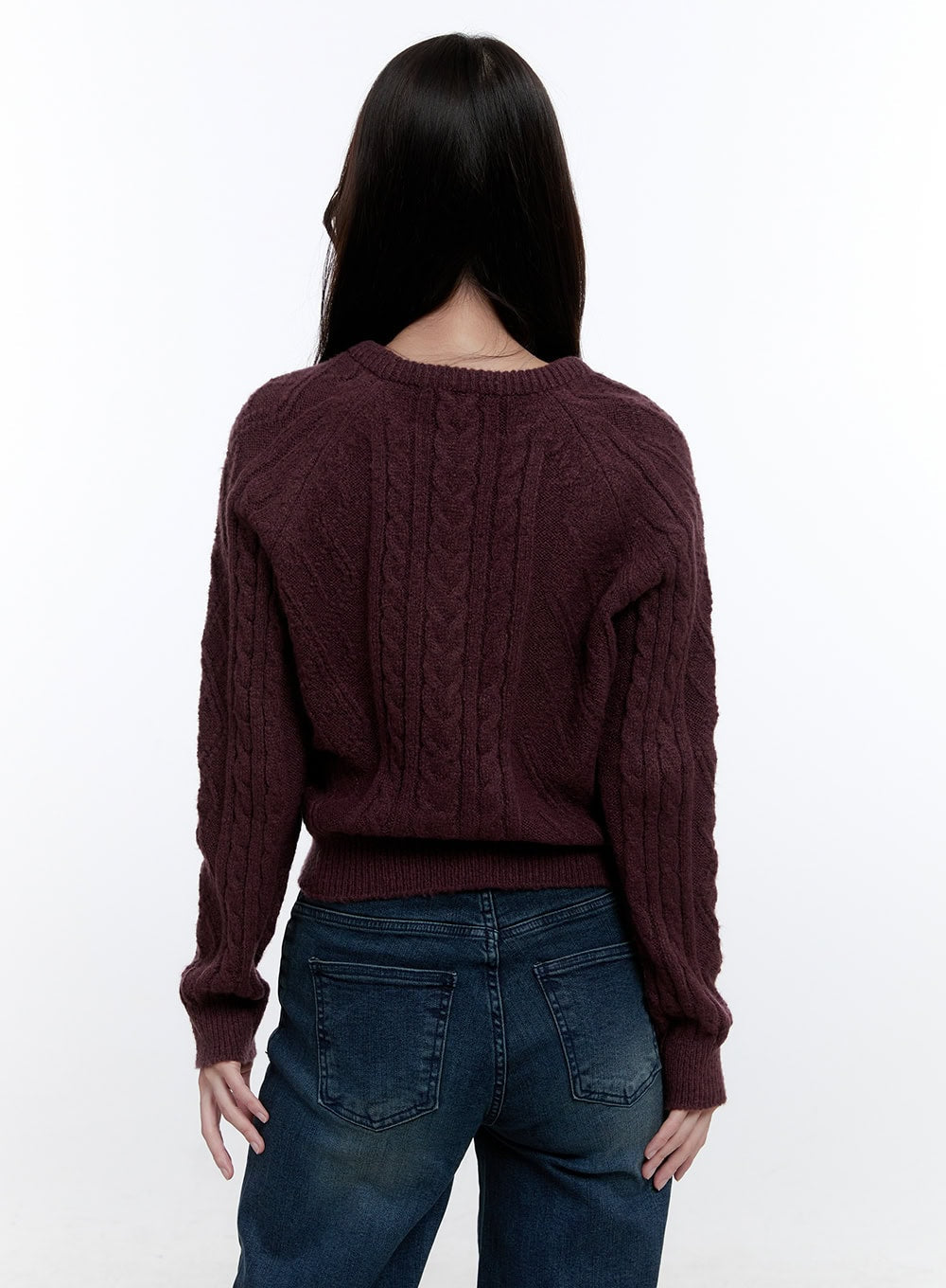 cable-knit-round-neck-sweater-on418