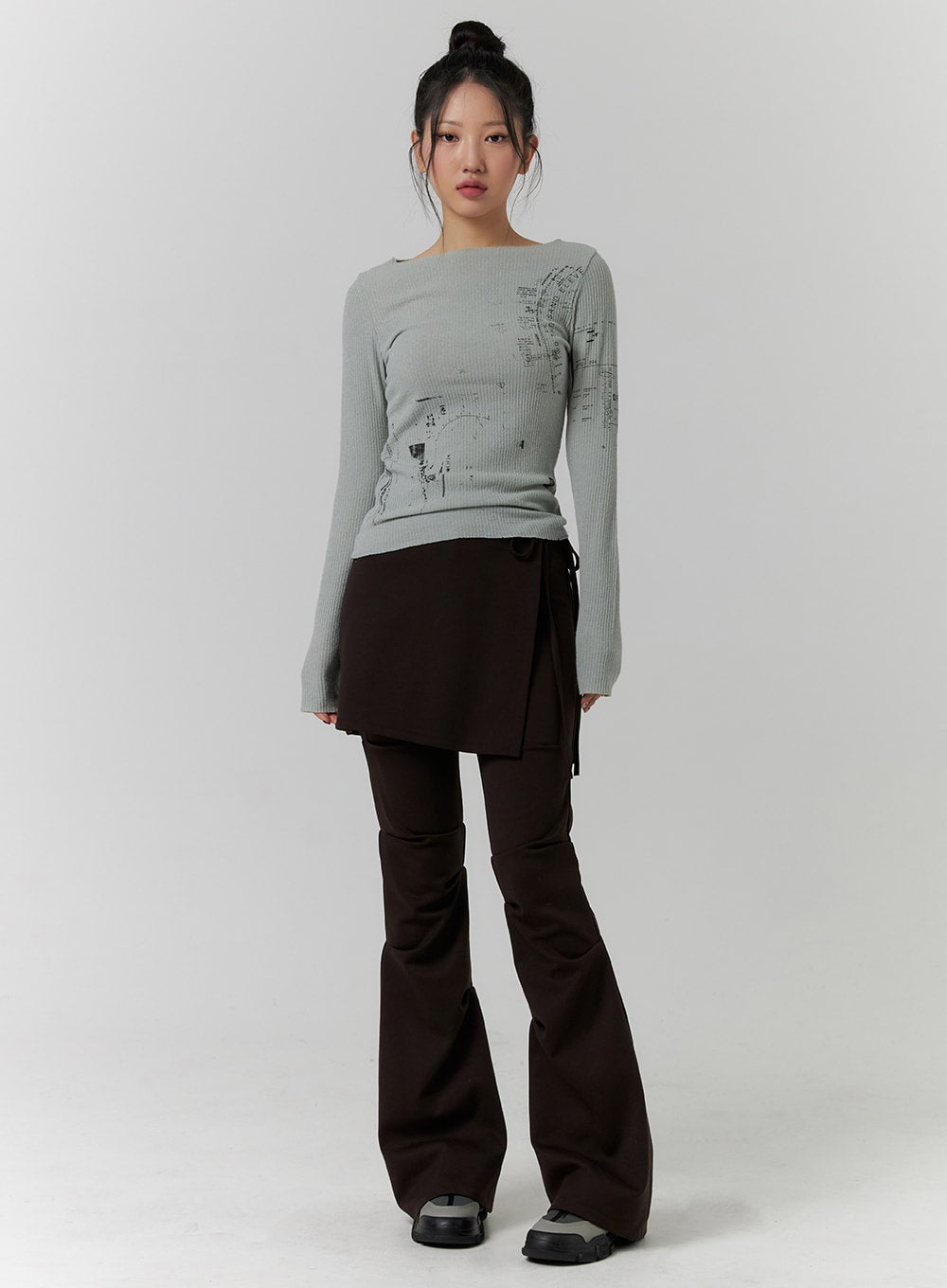 round-neck-graphic-long-sleeve-top-cd319