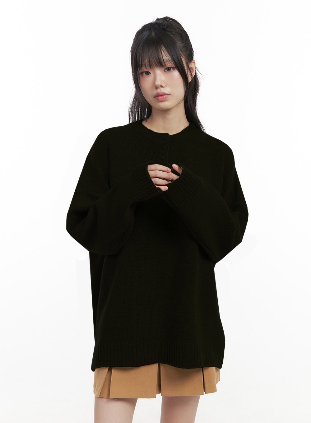 oversized-henley-neck-sweater-in427 / Black