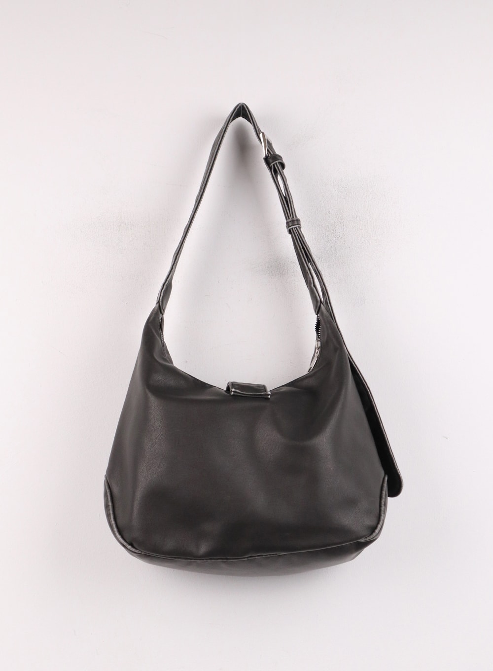 leather-buckled-tote-bag-ij419