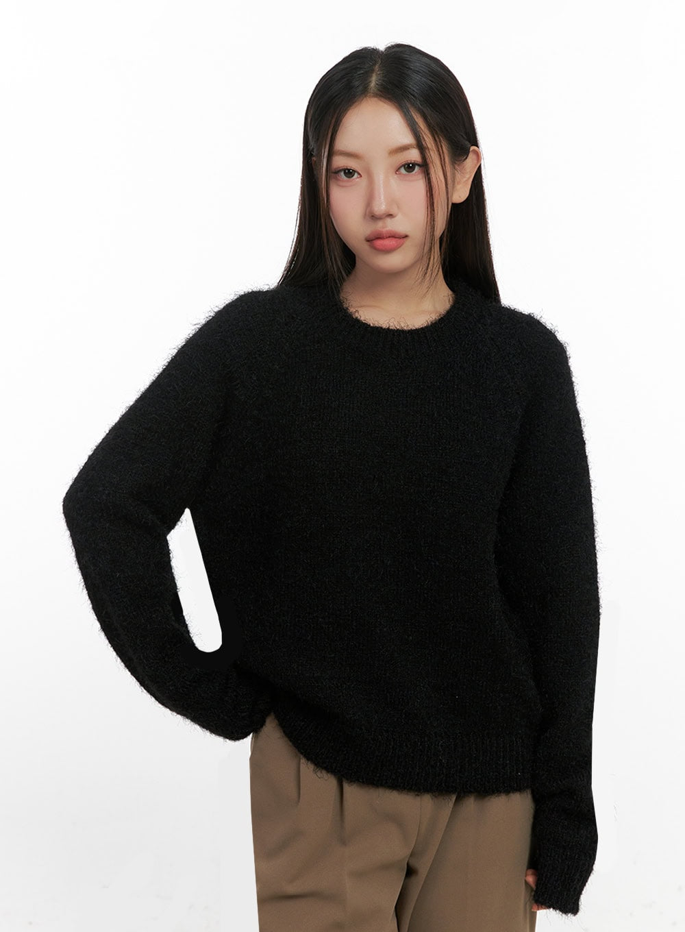 solid-round-neck-knit-top-in415 / Black