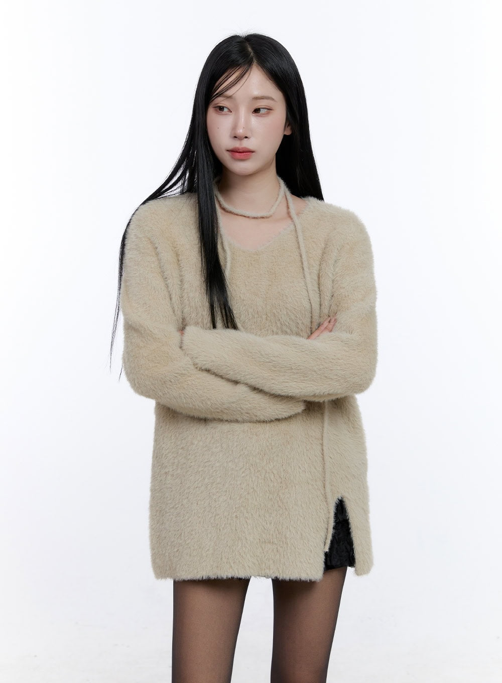 fuzzy-v-neck-sweater-cd419 / Beige