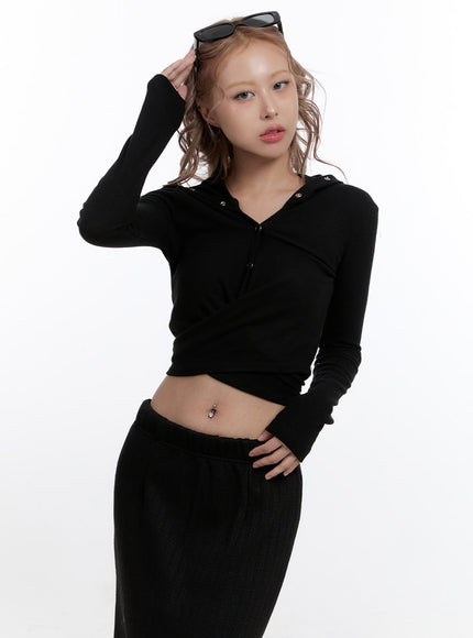 slim-fit-buttoned-hooded-crop-top-cn422 / Black