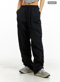 casual-wide-fit-nylon-pants-ca424