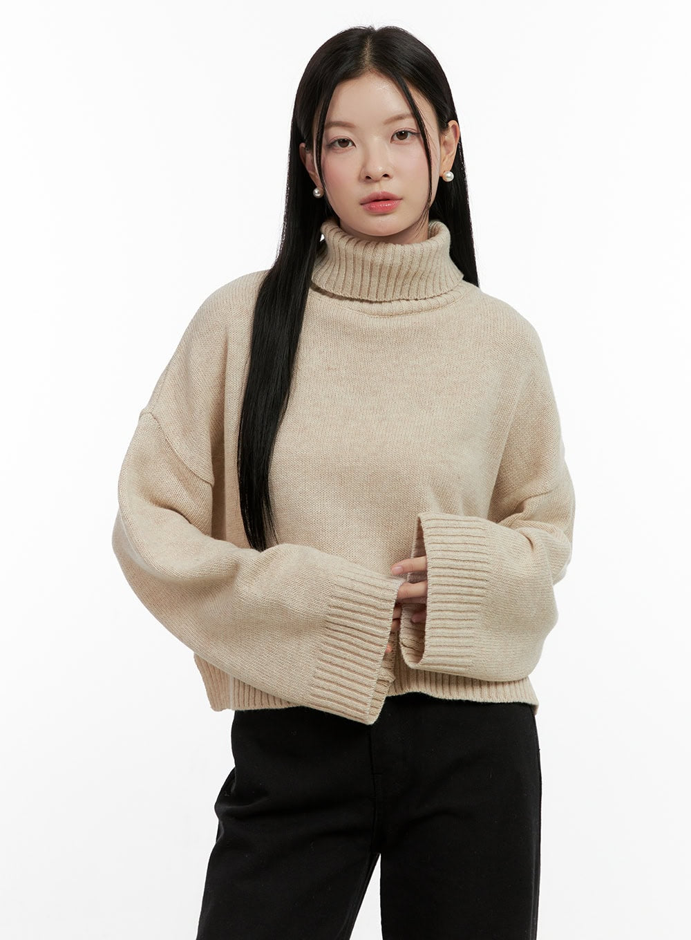 warm-turtleneck-sweater-on408