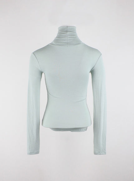 slim-fit-turtleneck-top-with-thumb-hole-sleeve-od327