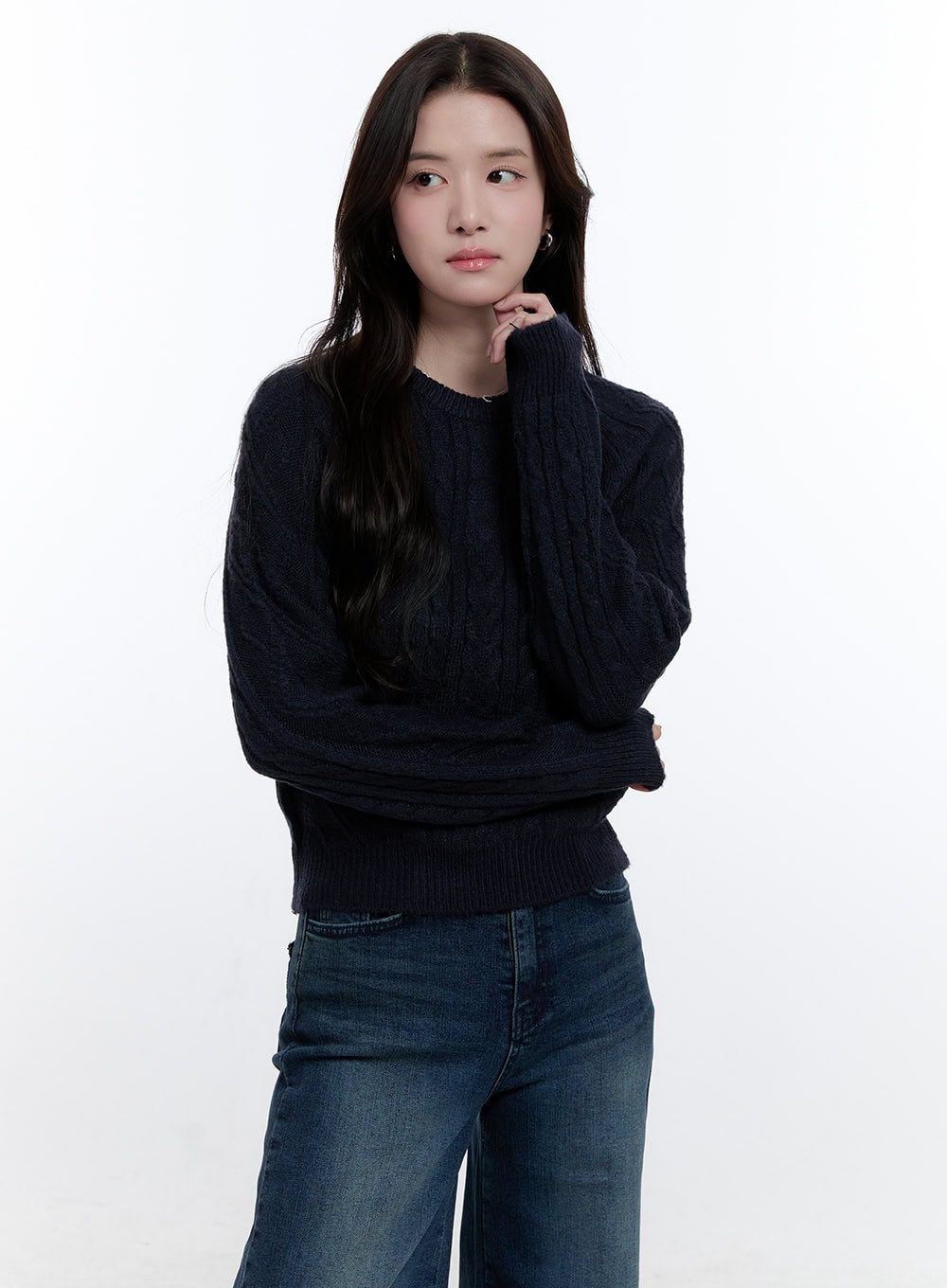 cable-knit-round-neck-sweater-on418 / Dark blue