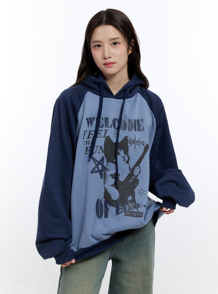 graphic-hooded-sweatshirt-on418