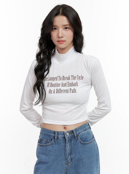 long-sleeve-turtleneck-crop-top-on404 / White