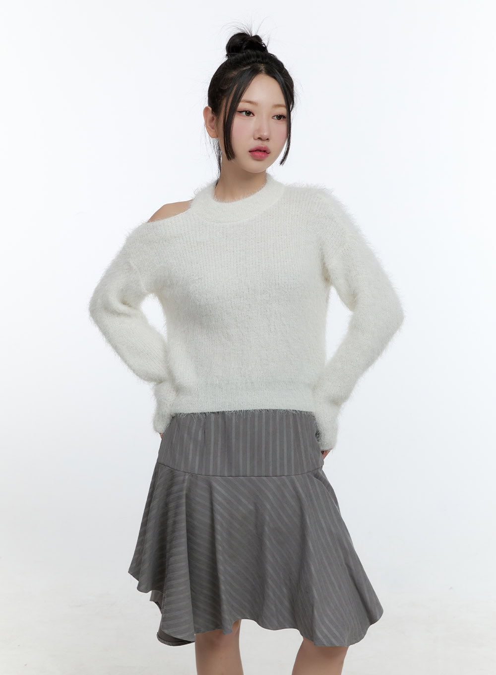 shoulder-cut-out-sweater-cd423 / Light beige