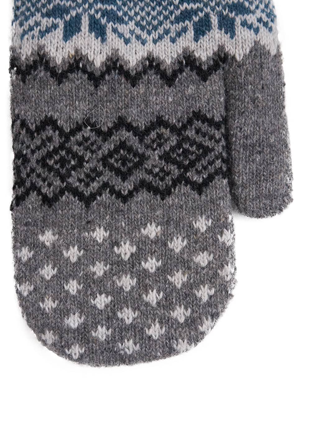 nordic-mittens-on408