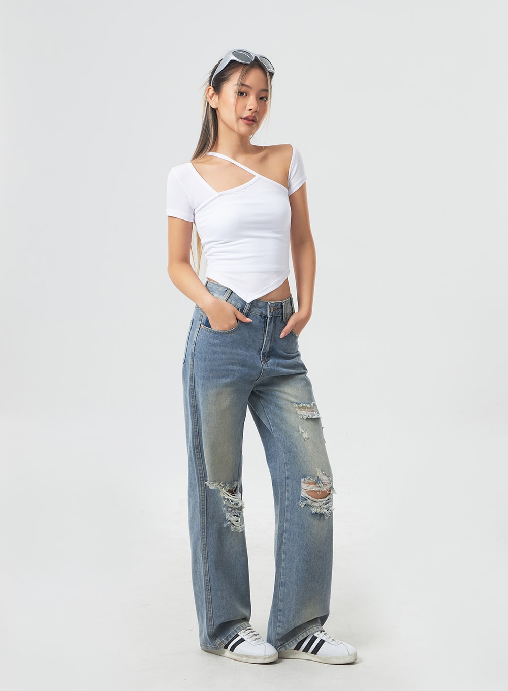 Low Rise Ripped Wide Jeans CA303